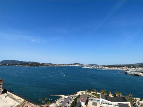 Panorama exceptionnel pour ce T4 en bord de mer